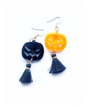 Load image into Gallery viewer, HALLOWEN PUMPKIN EARRING