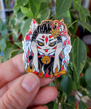 Load image into Gallery viewer, 3 GEISHAS PIN